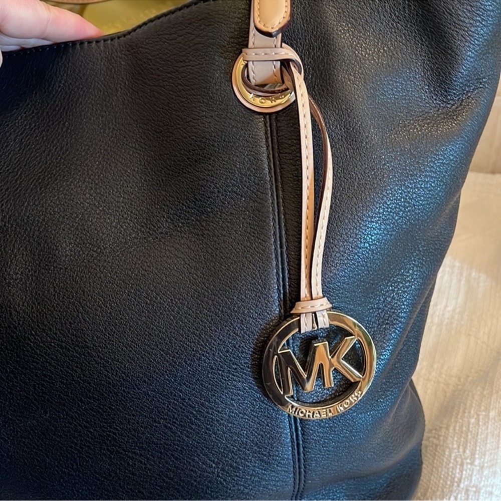 MICHAEL KORS -Jet Set black leather tote- EUC 🖤 - Picture 5 of 11